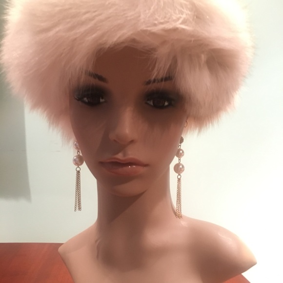 ‼️SOLD‼️New Long Pearl & Crystal Earrings - Picture 2 of 8